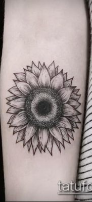 napraforgó tetoválás fotó (jelentése) - példa egy érdekes tetoválási tervre - 061