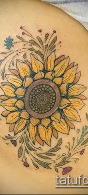 napraforgó tetoválás fotó (jelentése) - példa egy érdekes tetoválási tervre - 054