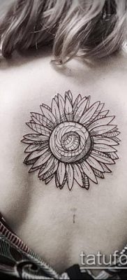 napraforgó tetoválás fotó (jelentése) - példa egy érdekes tetoválási rajzra - 053