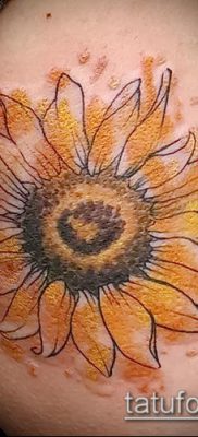 napraforgó tetoválás fotó (jelentése) - példa egy érdekes tetoválási tervre - 051