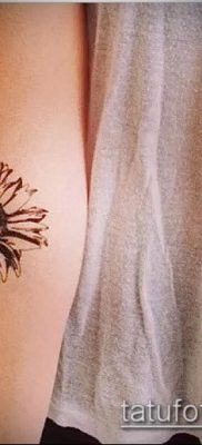 napraforgó tetoválás fotó (jelentése) - példa egy érdekes tetoválási rajzra - 048