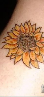 napraforgó tetoválás fotó (jelentése) - példa egy érdekes tetoválási tervre - 047