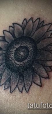 napraforgó tetoválás fotó (jelentése) - példa egy érdekes tetoválási rajzra - 046