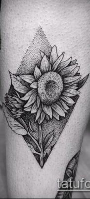 napraforgó tetoválás fotó (jelentése) - példa egy érdekes tetoválási rajzra - 041