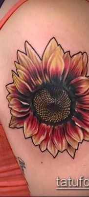 napraforgó tetoválás fotó (jelentése) - példa egy érdekes tetoválási rajzra - 020