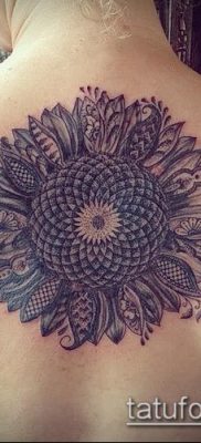 napraforgó tetoválás fotó (jelentése) - példa egy érdekes tetoválási tervre - 013