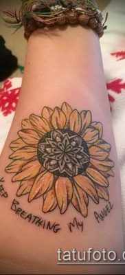 napraforgó tetoválás fotó (jelentése) - példa egy érdekes tetoválási rajzra - 001