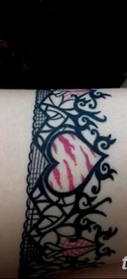 fotó harisnyakötő tetoválásról, kelt 2017. 03. 09. 147. sz. - Harisnyakötő tetoválás -