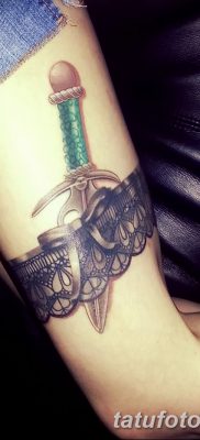 fotó harisnyakötő tetoválásról, kelt 2017. 03. 09. 150. szám - Harisnyakötő tetoválás -