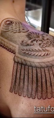 044. fotó tetováló epalettekről