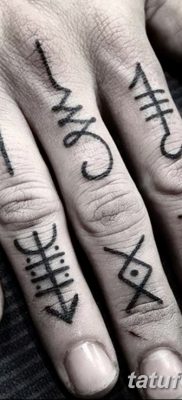 fotó tetoválás egyenes vonal (szalag) kelt 2017.08.11. № 152 - Egyenes vonalú tetoválás