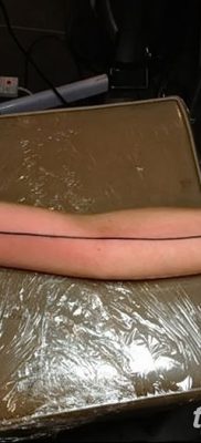 fotó tetoválás egyenes vonal (szalag) kelt 2017.08.11. №030 - Egyenes vonalú tetoválás