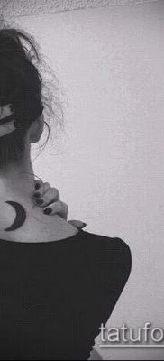 fotó a félhold tetoválásról (jelentése) - példa egy érdekes tetoválási tervre - 054