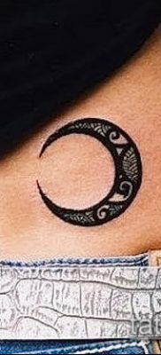 fotó a félhold tetoválásról (jelentése) - egy példa egy érdekes tetoválási tervre - 053