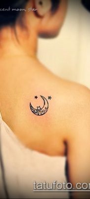 fotó a félhold tetoválásról (jelentése) - egy példa egy érdekes tetoválási tervre - 052