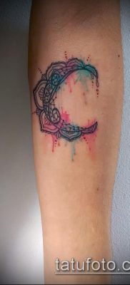 fotó a félhold tetoválásról (jelentése) - egy példa egy érdekes tetoválási tervre - 051