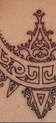 fotó a félhold tetoválásról (jelentése) - példa egy érdekes tetoválási tervre - 046