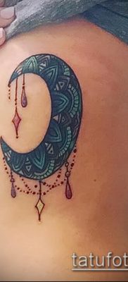 fotó a félhold tetoválásról (jelentése) - példa egy érdekes tetoválási tervre - 042