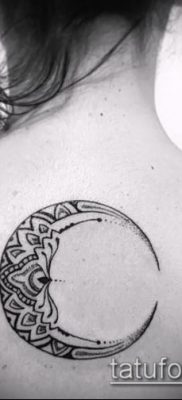 fotó a félhold tetoválásról (jelentése) - egy példa egy érdekes tetoválási tervre - 017