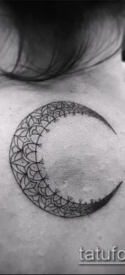 fotó a félhold tetoválásról (jelentése) - egy példa egy érdekes tetoválási tervre - 015