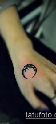 fotó a félhold tetoválásról (jelentése) - egy példa egy érdekes tetoválás -tervezésre - 013