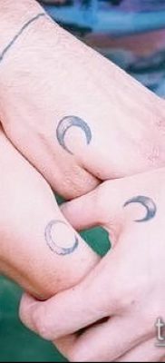 fotó a félhold tetoválásról (jelentése) - példa egy érdekes tetoválási tervre - 011