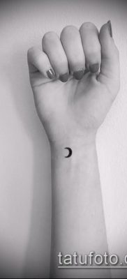 fotó a félhold tetoválásról (jelentése) - egy példa egy érdekes tetoválás -tervezésre - 010