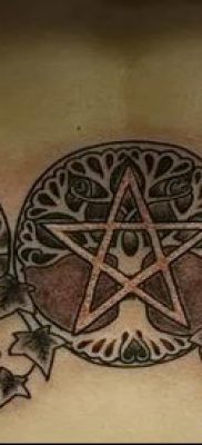 fotó a félhold tetoválásról (jelentése) - egy példa egy érdekes tetoválási tervre - 006