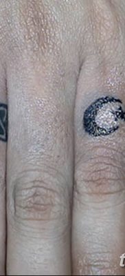 fotó egy félhold hold tetoválásról csillaggal kelt, 2018.06.26. №120 - félhold tetoválás a -