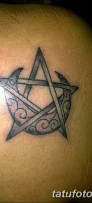 fotó egy félhold hold tetoválásról csillaggal kelt, 2018.06.26. №057 - félhold tetoválás a -