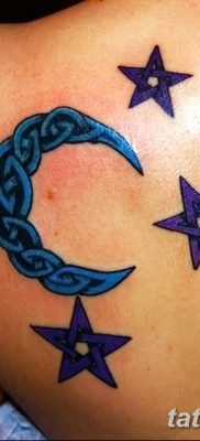fotó egy félhold hold tetoválásról csillaggal kelt, 2018.06.26. №090 - félhold tetoválás a -