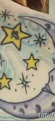 fotó egy félhold hold tetoválásról csillaggal kelt, 2018.06.26. №04 - félhold tetoválás a -