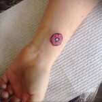 Снимка на татуировка с поничка 22.11.2020 №226 -donut татуировка-