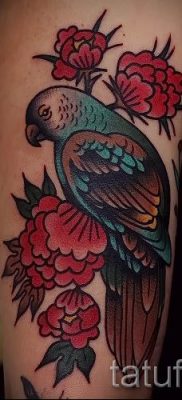 фото пример за татуировка на папагал за статия за значението на татуировка с папагал - 48