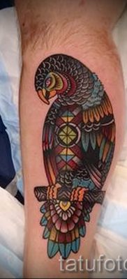 фото пример за татуировка на папагал за статия за значението на татуировка с папагал - 29