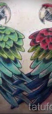 фото пример за татуировка на папагал за статия за значението на татуировка с папагал - 15