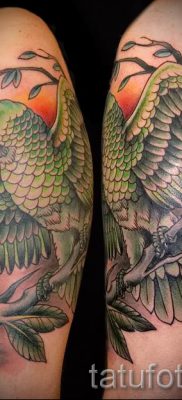 фото пример за татуировка на папагал за статия за значението на татуировка с папагал - 8