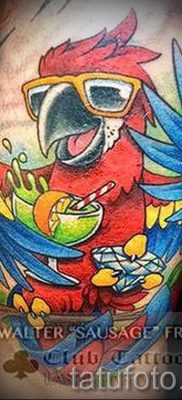 фото пример за татуировка на папагал за статия за значението на татуировка с папагал - 5