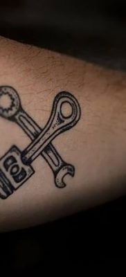 fotó egy dugattyús tetoválásról, kelt 2018. 03. 02. 005 - tetoválódugattyú -