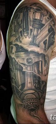 fotó egy dugattyús tetoválásról, 2018. 03. 02. №020 - tetoválódugattyú -