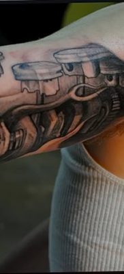 fotó egy dugattyús tetoválásról, 2018. 03. 02. №023 - tetoválódugattyú -