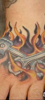 fotó egy dugattyús tetoválásról, 2018. 03. 02. №028 - tetoválódugattyú -