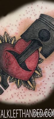 fotó egy dugattyús tetoválásról, 2018. 03. 02. №037 - tetoválódugattyú -