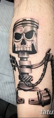 fotó egy dugattyús tetoválásról, 2018. 03. 02. №059 - tetoválódugattyú -