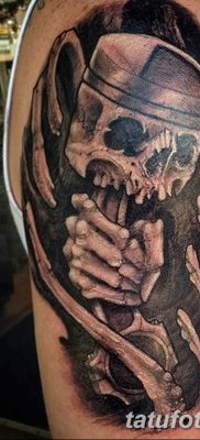 fotó egy dugattyús tetoválásról, 2018. 03. 02. №069 - tetoválódugattyú -