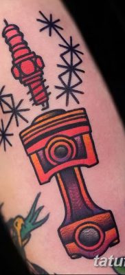 fotó egy dugattyús tetoválásról, 2018. 03. 02. №074 - tetoválódugattyú -