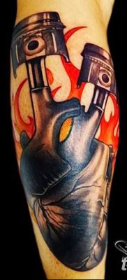 fotó egy dugattyús tetoválásról, 2018. 03. 02. №075 - tetoválódugattyú -