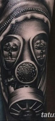 fotó a tetováló gázálarcról, dátum: 2017.08.08. 142. szám - Tetováló gázálarc_