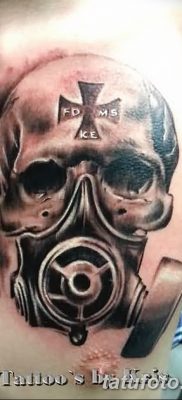 fotó a tetováló gázálarcról 2017.08.08. 158. szám - Tetováló gázálarc_