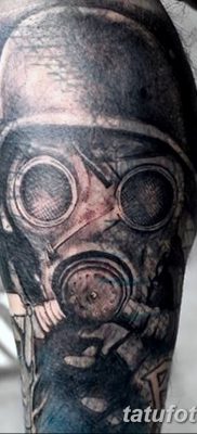 fotó egy tetováló gázálarcról 2017.08.08. 160. szám - Tetováló gázálarc_